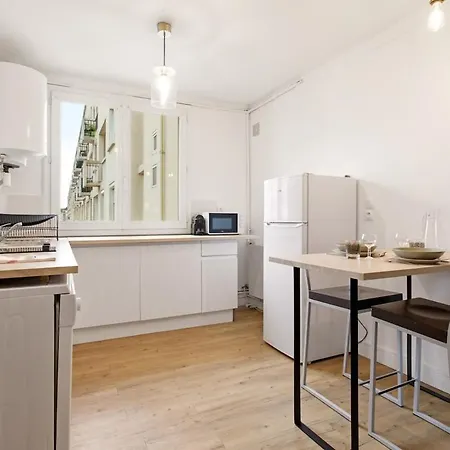 Διαμέρισμα Cosy Avec Balcon, Centre-ville De *