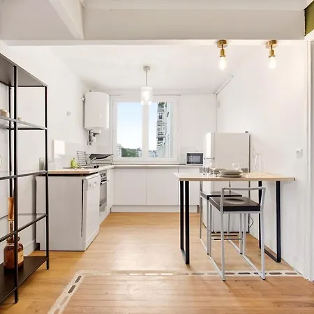 Διαμέρισμα Cosy Avec Balcon, Centre-ville De *